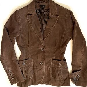 Brown jacket cordoroy
blazer. H&M. Great condition. Size 14